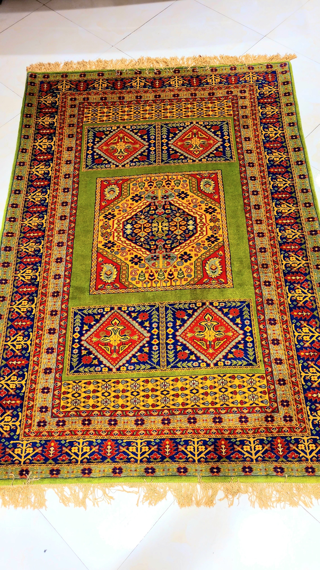 فرش دستباف قشقایی ۱۴۰×۲۰۰ رنگ گیاهی سبز و آبی