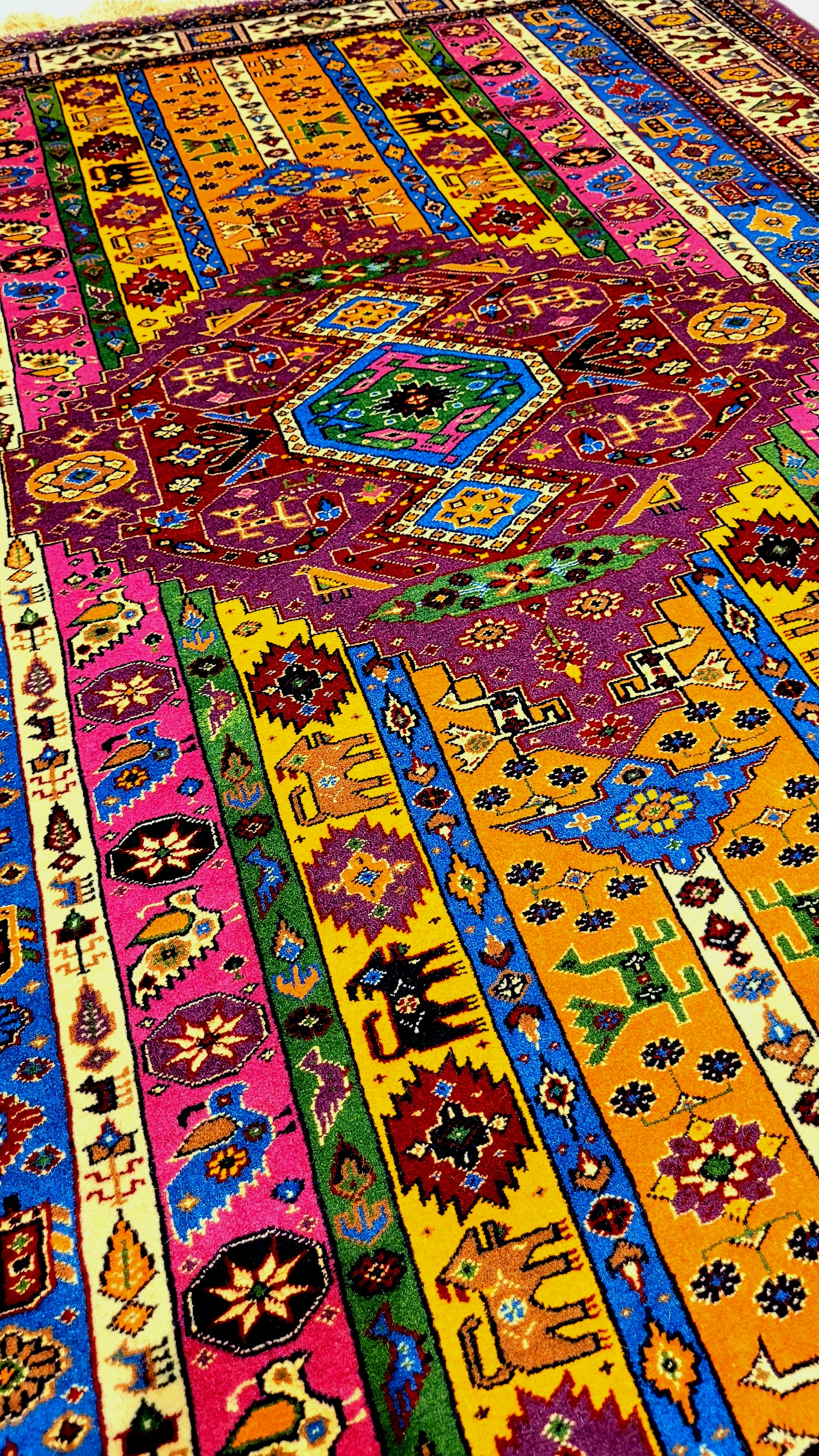 farsh-dastbaft-qashqai-moharramat-veg-dye-chello-abrisham-140x200.jpg