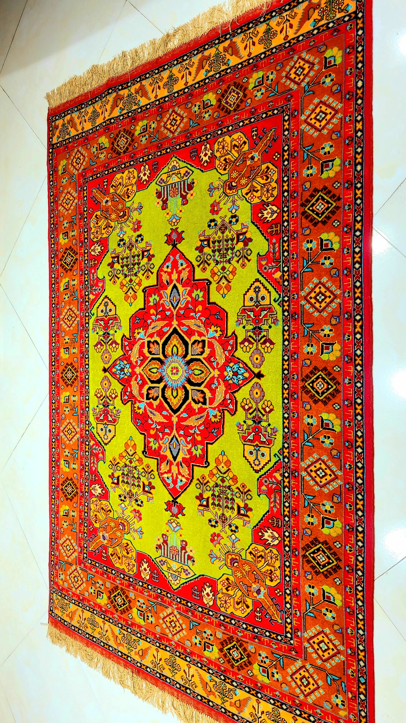 farsh-dastbaft-qashqai-cheshmabrishem-40raj-140x200-rang-giahii.jpg