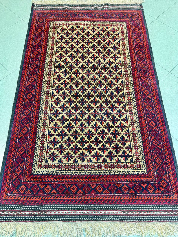 قالیچه دستباف کارکرده برگ تاکی ۱۷۰×۱۰۰؛ تمام پشم و رنگ گیاهی
