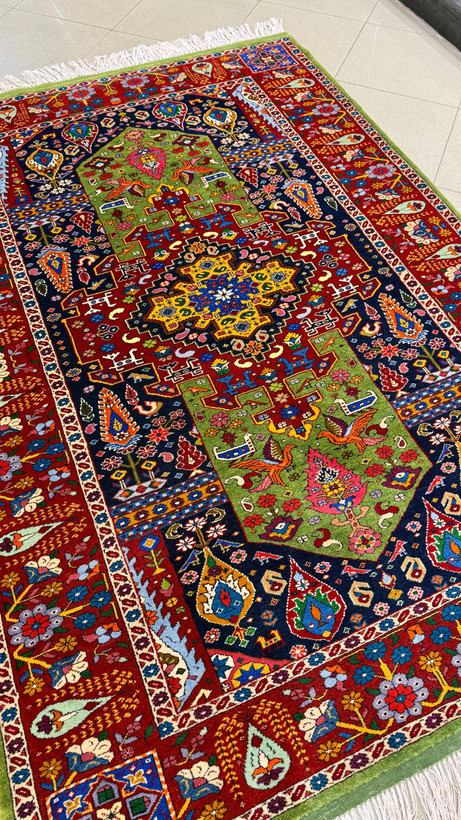 farsh-dastbaft-qashqai-gol-abresham-140x205-rang-giyahi.jpg