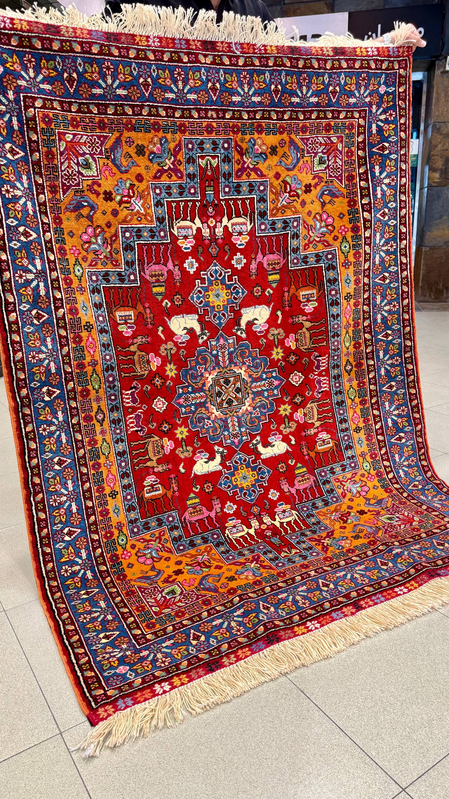 farsh-dastbaft-qashqai-sarban-176x128-tamam-pashm-rang-giahi.jpg