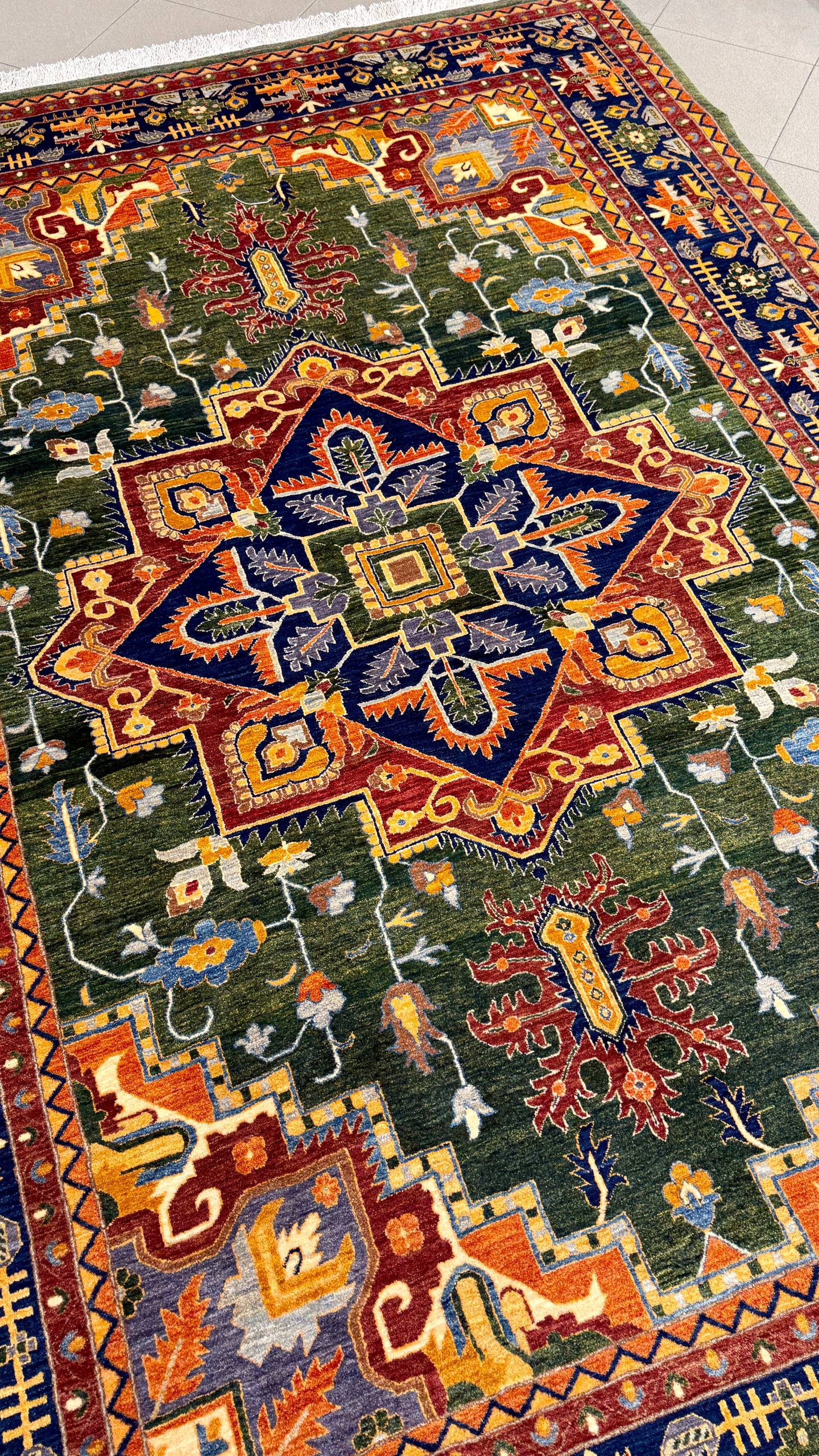 farsh-dastbaft-sultanabad-heriz-50raj-215x317-pashm-dastris-rang-giahi.jpg