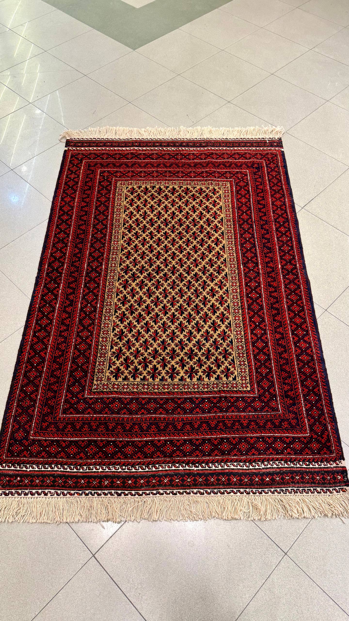 فرش دستبافت برگ تاکی تمام پشم، 45 رج اعلا، ابعاد 115×177