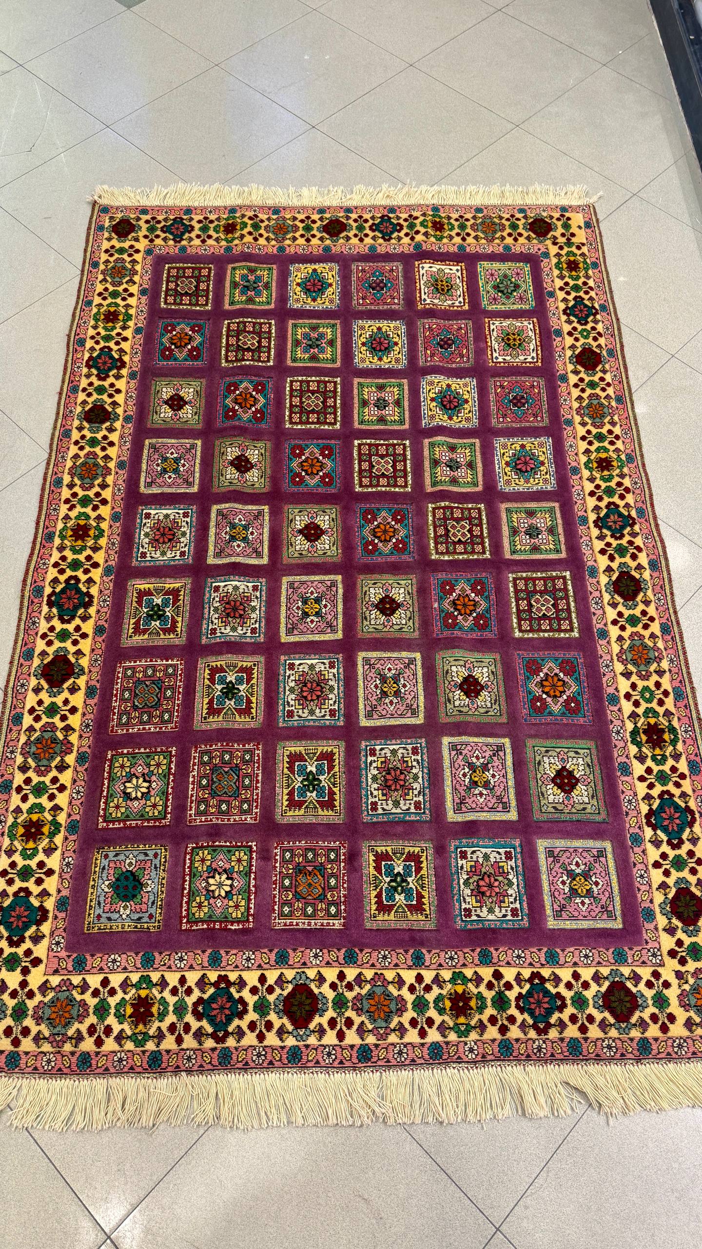 گلیم فرش دستبافت نقشه خشتی 123×205 سانتی‌متر، بافت 35 رج