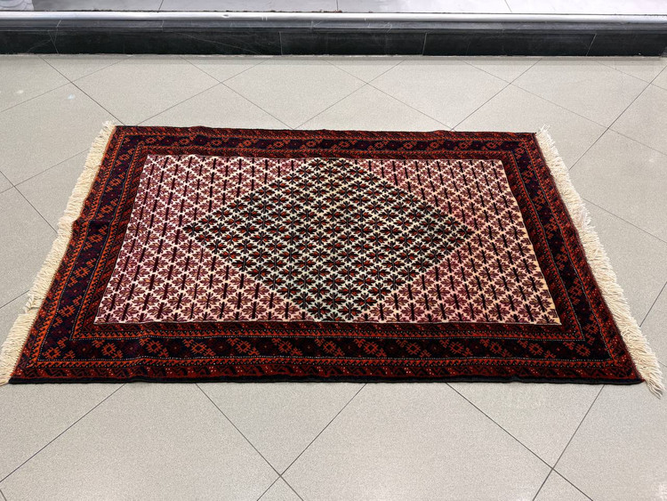 قالیچه دستبافت برگ تاکی مناسب راهرو و ورودی
